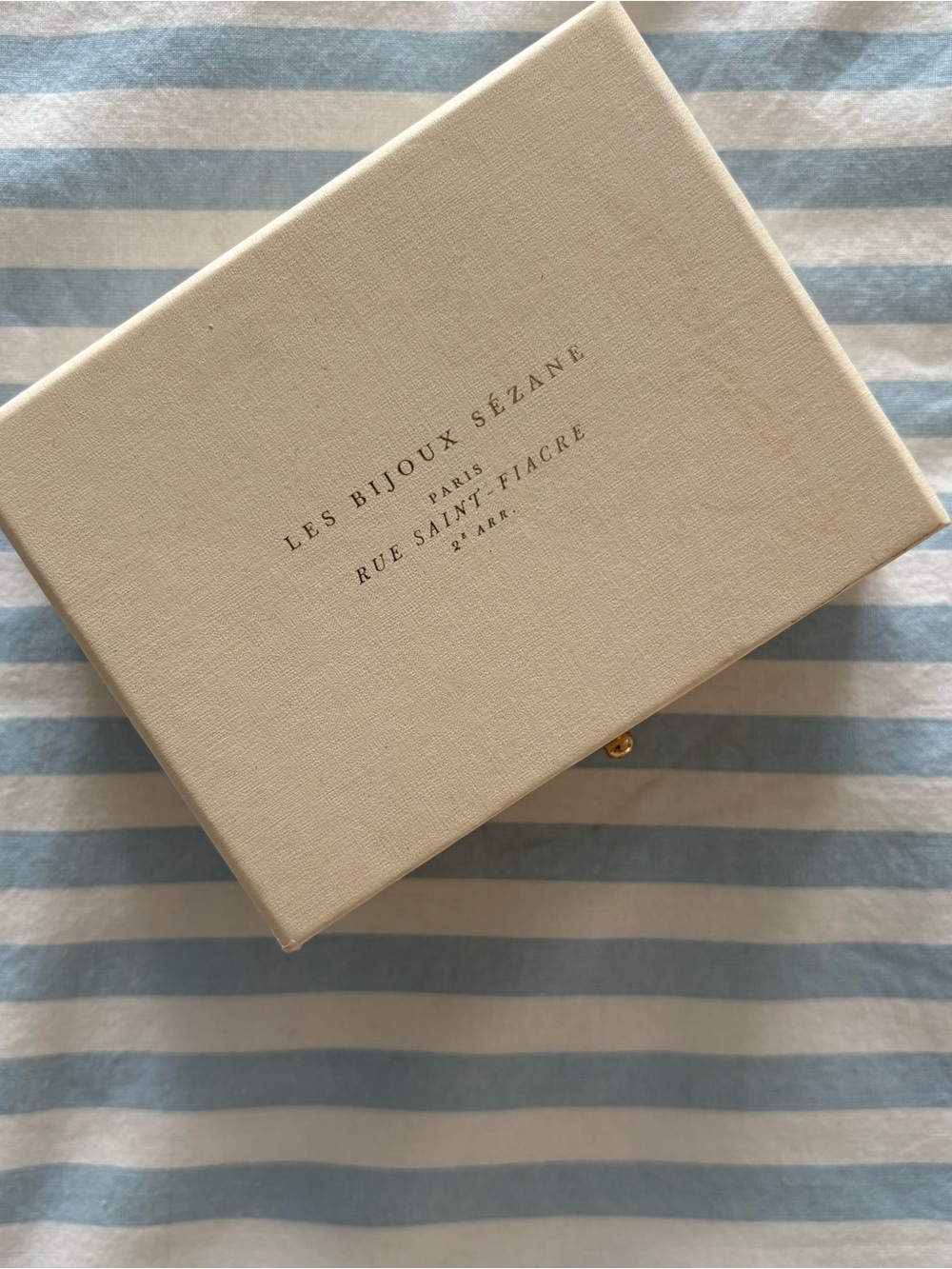 Sezane Colombe Earrings Gold Plated Metal New with Pouch & Box Rare Find - Picture 8 of 15